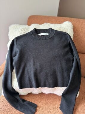 Black Crewneck crop top